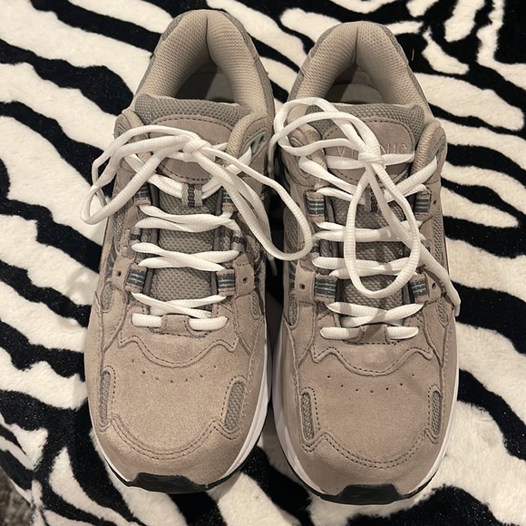 vionic classic walker mens